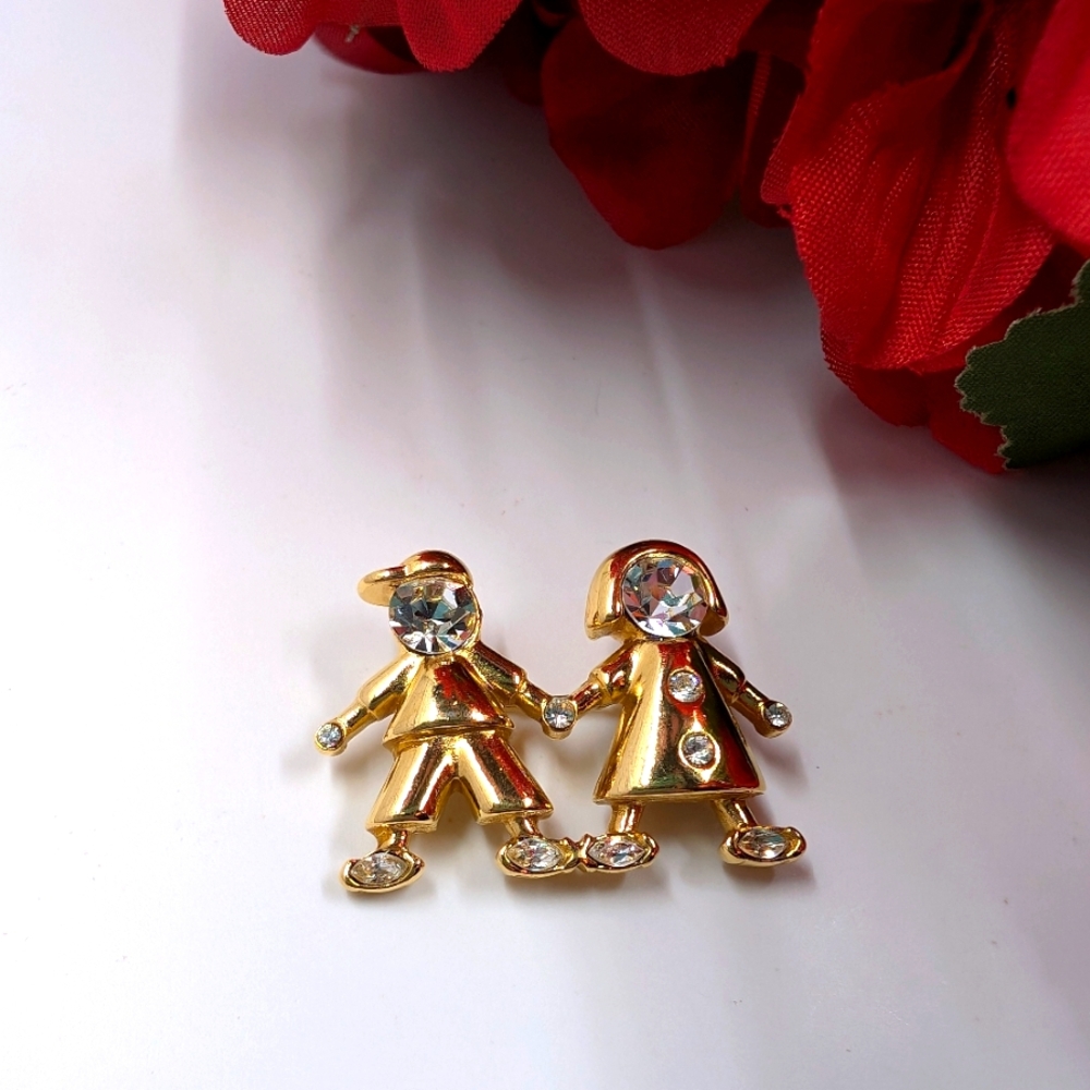 Sweet Gold Plated Holding Hand Brooch with Crystal Accents